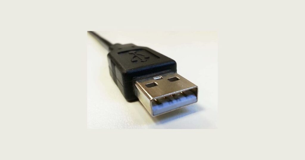 14 Everyday Things That Are 2 Centimeters Long USB Connector