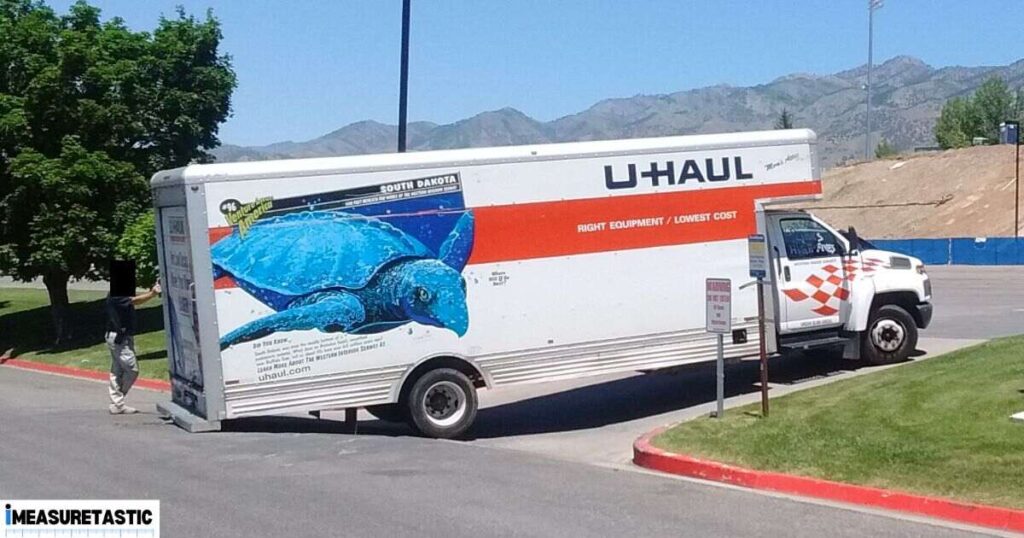 15 Things and Animals That Are 10 Feet Long U-haul Trucks