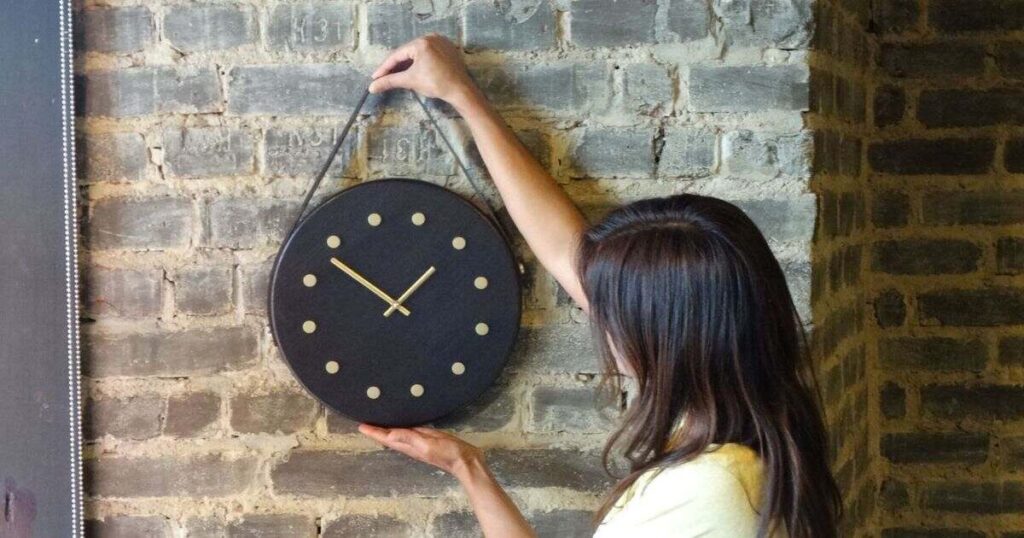 Common Thing That Are 30 Centimeters Long A Wall Clock